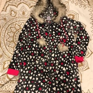 Super soft onesie! Fur hood and strings